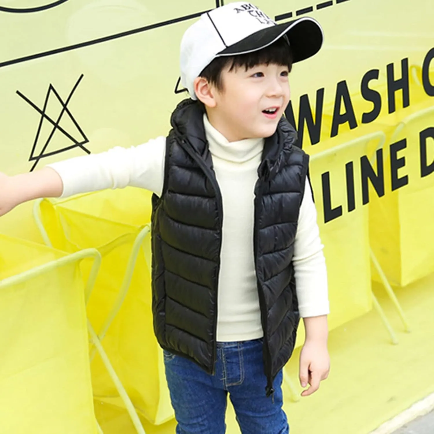 Boys Girls Winter Hooded Puffer Vest Lightweight Sleeveless Puffer Jacket Packable Quilted Vest Kids Padded Down Coat